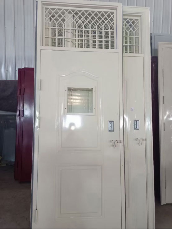 文殊镇学校教室门 文殊镇学校教室门