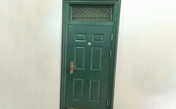 文殊镇学校教室门