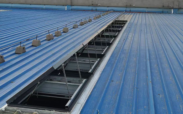 某城市大型商业综合体中庭文殊镇排烟窗工程