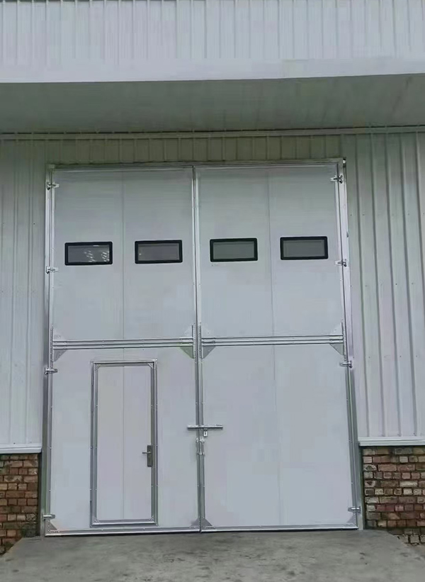 文殊镇工业门在设备装配车间出入口的实施记录