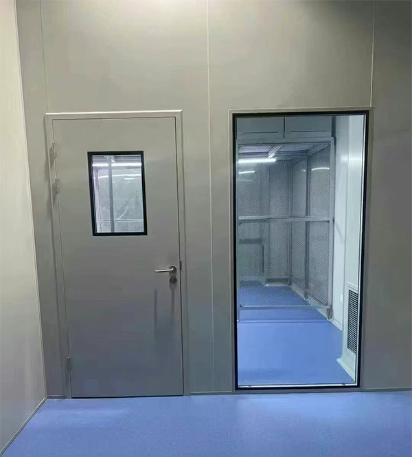 学校教学楼完成文殊镇防火门标准化安装